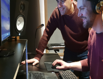 خدمات التعليق الصوتي